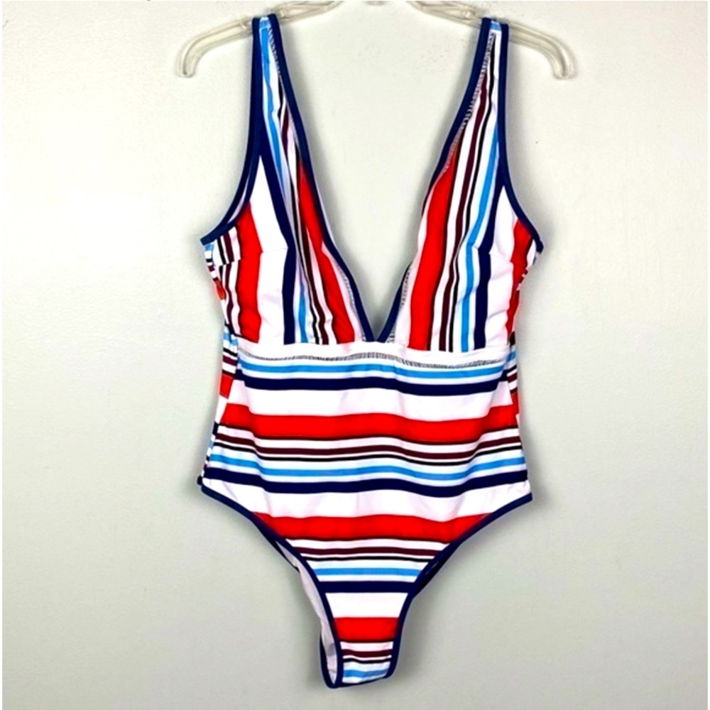 CUPSHE deep V striped one piece swimsuit. EUC🐥